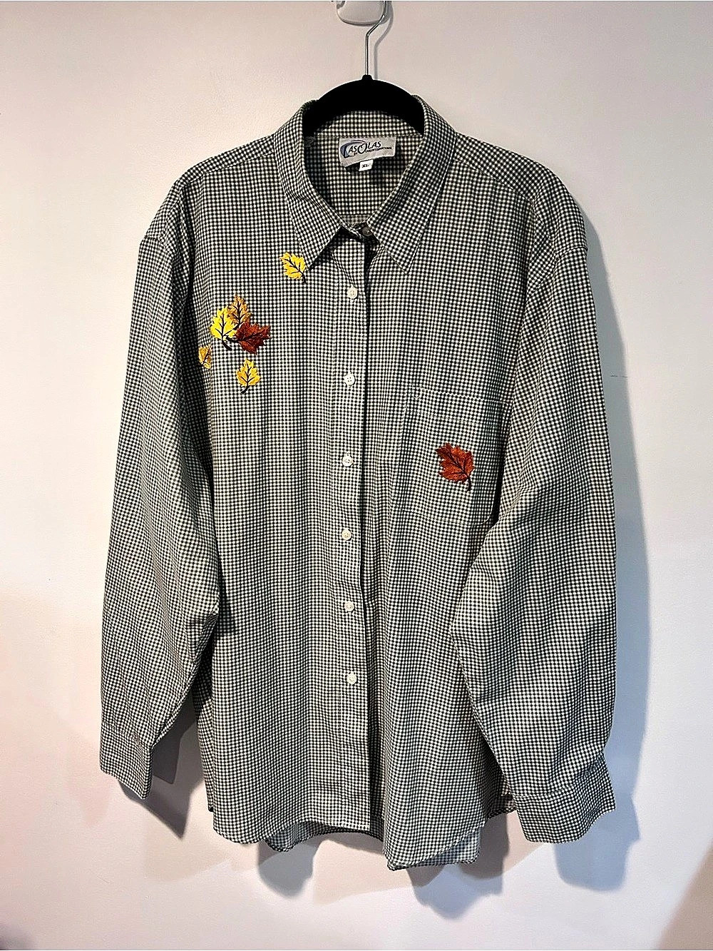 Women’s LasOlas fall button-down shirt